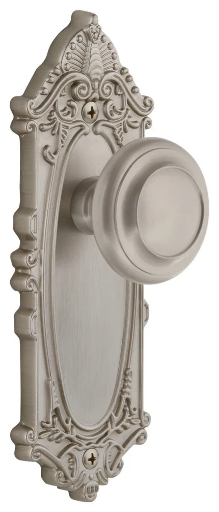 Grande Victorian Plate Privacy with Circulaire Knob in Satin Nickel